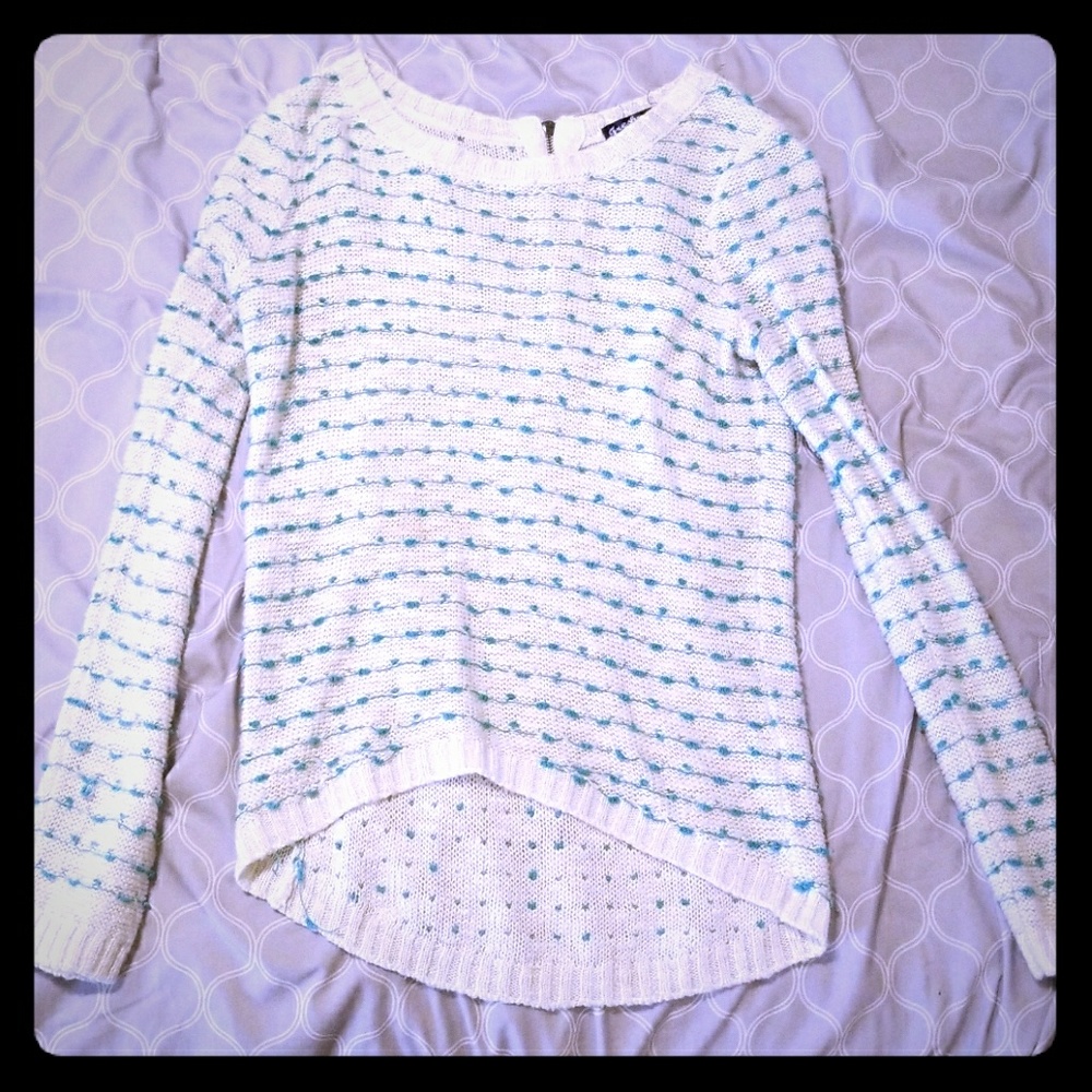 Long sleeve, knitted, leightweight sweater